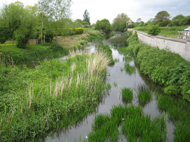 River Yeo: By Nigel Cox, CC BY-SA 2.0, https://commons.wikimedia.org/w/index.php?curid=5588983